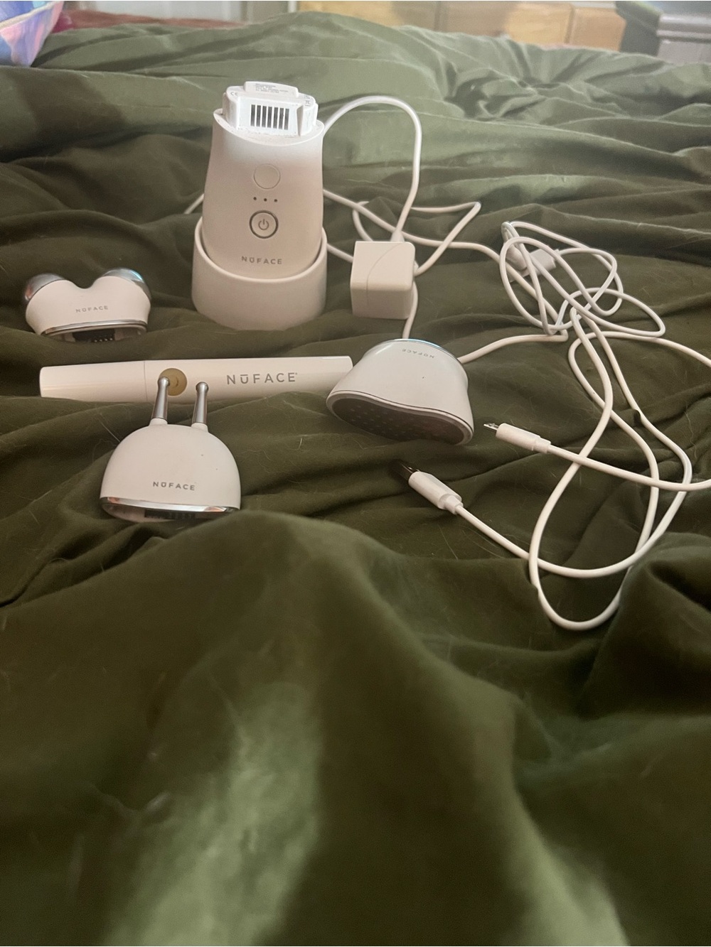 NuFACE White Microcurrent Facial Device with Interchangeable Heads